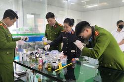 Bắc Ninh: Triệt phá đường dây sản xuất 200.000 hộp thực phẩm giả, khởi tố 10 bị can