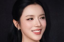 LyLy đóng cảnh nóng với bạn diễn kém 8 tuổi