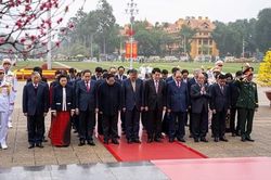 Lãnh đạo Đảng, Nhà nước vào Lăng viếng Bác và tưởng niệm các Anh hùng Liệt sĩ