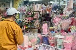 Valentine rơi đúng 27 Tết, người trẻ Hà Nội chọn yêu theo cách nào?