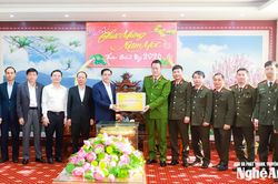 Chủ tịch UBND tỉnh Nghệ An Võ Trọng Hải thăm, chúc Tết Công an tỉnh