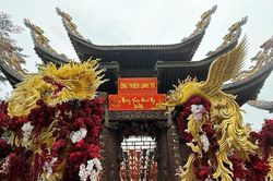 Rực rỡ sắc xuân tại đền Ứng Thiên nhân dịp Tết Bính Ngọ