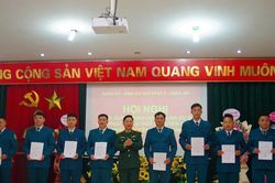 Sơn La: Trao quyết định gọi 69 sĩ quan dự bị vào phục vụ tại ngũ