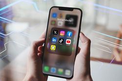 Báo chí phải làm gì khi AI hiện đã trả lời thay Google?