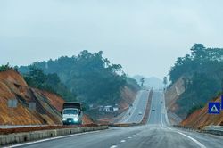 Diện mạo quốc lộ 2.300 tỷ qua Lạng Sơn vừa 'lên đời'