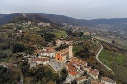 Thị trấn Italy tuyển 'thợ săn mùi' truy nguồn ô nhiễm