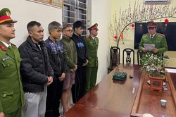 Dùng hung khí đi đòi nợ, nhóm đối tượng bị khởi tố về tội Cướp tài sản