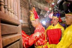 Độc đáo tục 'xông' đền đêm giao thừa làng Gạo