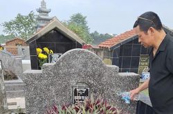 Mời ông bà về ăn Tết