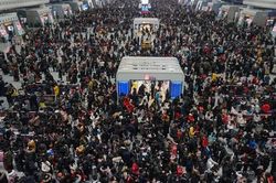 Xuân vận 2026: Trung Quốc chứng kiến cuộc 'di cư' lớn nhất lịch sử với 9,5 tỷ chuyến đi