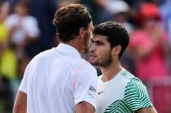 Alcaraz và Tsitsipas lĩnh ấn tiên phong tại Qatar Open: Chờ đợi màn thị uy sức mạnh của các hạt giống