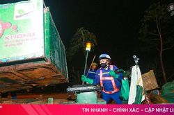 Miệt mài làm sạch phố phường Hà Tĩnh đêm Giao thừa