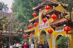 Du xuân Hà Nội, ghé những ngôi chùa linh thiêng cầu may đầu năm