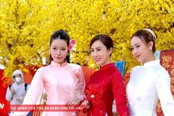Người dân TP.HCM rộn ràng vui xuân