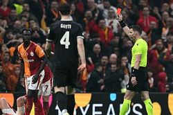 Juventus thảm bại 2-5 trước Galatasaray: Cú sốc Istanbul và lời cảnh tỉnh cho bóng đá Ý