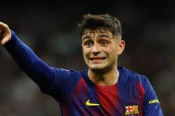 Hansi Flick trông cậy vào 'bộ não' Pedri và Raphinha để giải cứu mùa giải của Barcelona
