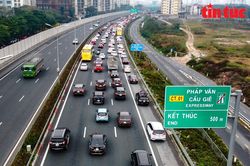Khuyến cáo lái xe tuân thủ phân luồng, không đi vào làn khẩn cấp trên đường cao tốc