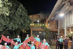 Hành trình 'lặng lẽ đi, bền bỉ làm' của chàng trai Mường