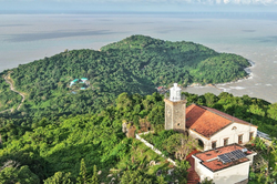 Hòn Khoai đang may áo mới