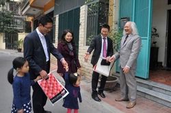 Vợ chồng mới cưới và 'thủ tục' nhận họ ngày Tết