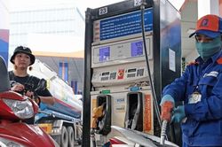 Giá xăng có thể giảm 400 đồng/lít ngay mùng 4 Tết