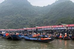 Miễn phí gửi xe ô tô cho du khách tại Lễ hội Chùa Hương 2026