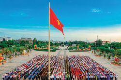Nêu gương phụng sự Nhân dân
