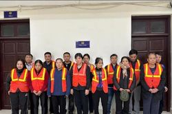 Triệt phá sới bạc trên thuyền neo giữa sông Hồng ở Hà Nội