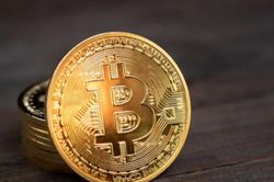 Bitcoin ổn định ở mức gần 67.000 USD khi các nhà giao dịch chi thêm tiền để bảo vệ rủi ro