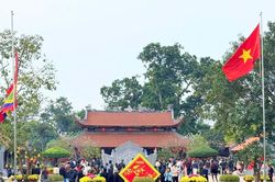 Hải Phòng: Du khách thập phương về đền Bia cầu bình an, tài lộc đầu năm mới