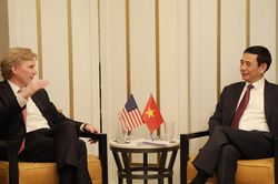 Đại tướng Phan Văn Giang tiếp Thứ trưởng thứ nhất Bộ Chiến tranh Hoa Kỳ Elbridge A. Colby