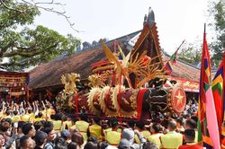 Biển người dự lễ rước pháo Đồng Kỵ ngày mùng 4 Tết