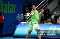 Carlos Alcaraz hạ bệ Rublev, thẳng tiến vào chung kết Qatar Open