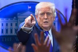 Tổng thống Trump ký mức thuế 10% toàn cầu