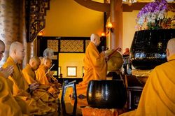 Đạo tràng Pháp Hoa khánh tuế Đức Pháp chủ và khai đàn Pháp hội Dược Sư đầu năm tại chùa Huê Nghiêm