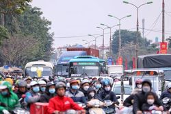 Điều tiết làn đường, không để ùn tắc giao thông kéo dài tại các cửa ngõ Hà Nội, TPHCM