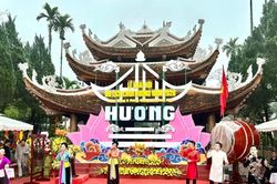 Chính thức khai hội chùa Hương 2026
