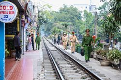 Bộ Xây dựng và Hà Nội thống nhất hạn chế tàu qua trung tâm, mở lối chỉnh trang Thủ đô