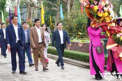 Cơ quan Đảng ủy Các cơ quan Đảng tỉnh dâng hương tưởng niệm Chủ tịch Hồ Chí Minh nhân dịp đầu Xuân