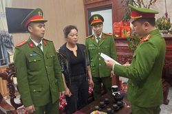 Bắt giữ người phụ nữ thu tiền trông xe trái phép ở Bắc Ninh