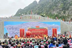 Quảng Ninh: Khai bút đầu xuân với chủ đề khát vọng vươn cao