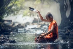 Rượu chẳng nể người, sắc chẳng nể thân, tiền chẳng nể tình