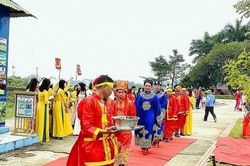 Sắc Xuân trên thành cổ Tây Đô