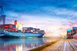 Cán cân thương mại thâm hụt 947 triệu USD trong nửa đầu tháng 2
