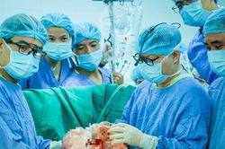 Bật đà bứt phá, y tế Việt Nam khẳng định vị thế vươn ra biển lớn