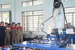 Thí điểm mô hình 'doanh nghiệp trong cơ sở đào tạo'