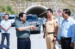 Thủ tướng kiểm tra công trình giao thông trọng điểm từ Quảng Ngãi đến Khánh Hòa