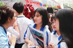 Các trường đại học công bố hàng loạt học bổng hấp dẫn thu hút thí sinh xét tuyển
