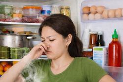 Đồ ăn có dấu hiệu này cần vứt bỏ ngay