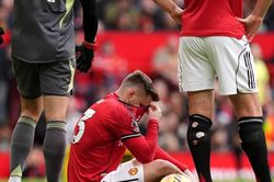 Man Utd trả gi&aacute; đắt cho vị tr&iacute; thứ ba Ngoại hạng Anh